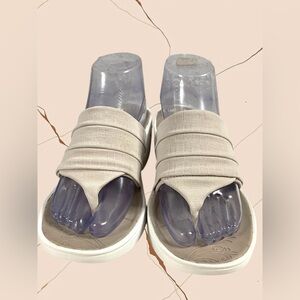 Bzees Dallas Toe Post Wedge Sandal Women's Size 8M